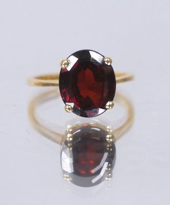an image of a ring with a garnetite stone