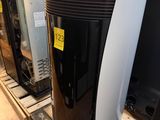 de nombreux types d'appareils électroménagers exposés dans un magasin