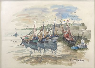de nombreux bateaux amarrés dans l'eau