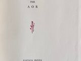 la couverture d'un livre sur laquelle figure une inscription en rouge