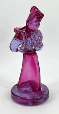 figurine en verre violet représentant une femme tenant une fleur