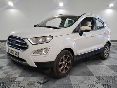 La Ford Eco-Cross blanche est garée sur un sol à damier