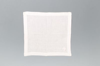 Réunion de 8 mouchoirs en dentelle ou brodés
