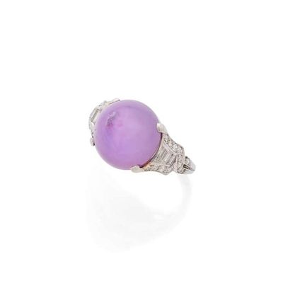 une bague en améthorate et diamants, par van cleef