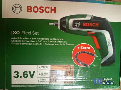 Emballage d'une visseuse sans fil Bosch dans une boîte