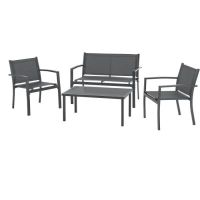un ensemble composé de trois chaises et d'une table sur fond blanc