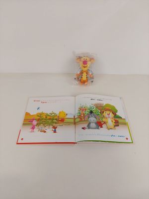Livre d'histoires Disney « Winnie l'ourson » avec une figurine et un petit personnage de Winnie l'ourson