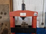 a picture of a machine that is sitting in a garage