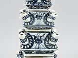 a picture of a stack of blue and white dishes