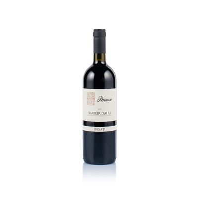 la bouteille de vin rouge est posée sur une surface blanche