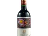 bouteille de vin rouge sur fond blanc sur fond blanc