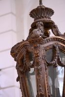 Grande lanterne en bois sculpté et doré à quatre faces vitré… (photo 4)