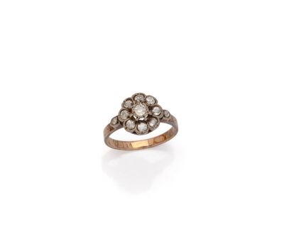 une bague ancienne à grappes de diamants