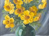 tableau représentant des fleurs jaunes dans un vase vert posé sur une table