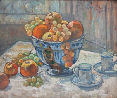 un tableau représentant une corbeille de fruits et une tasse posées sur une table