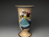 un vase avec l'image d'un homme et d'une femme dessus
