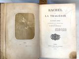 un vieux livre sur lequel figure l'image d'une femme assise sur une chaise