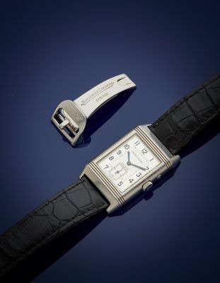 une photo d'une montre et d'une pince à cravate