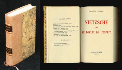 deux livres ouverts à la même page
