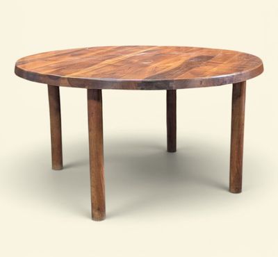 une image représentant une table ronde en bois sur fond blanc
