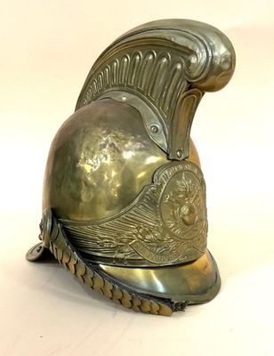casque d'un guerrier romain orné d'une plume sur le côté