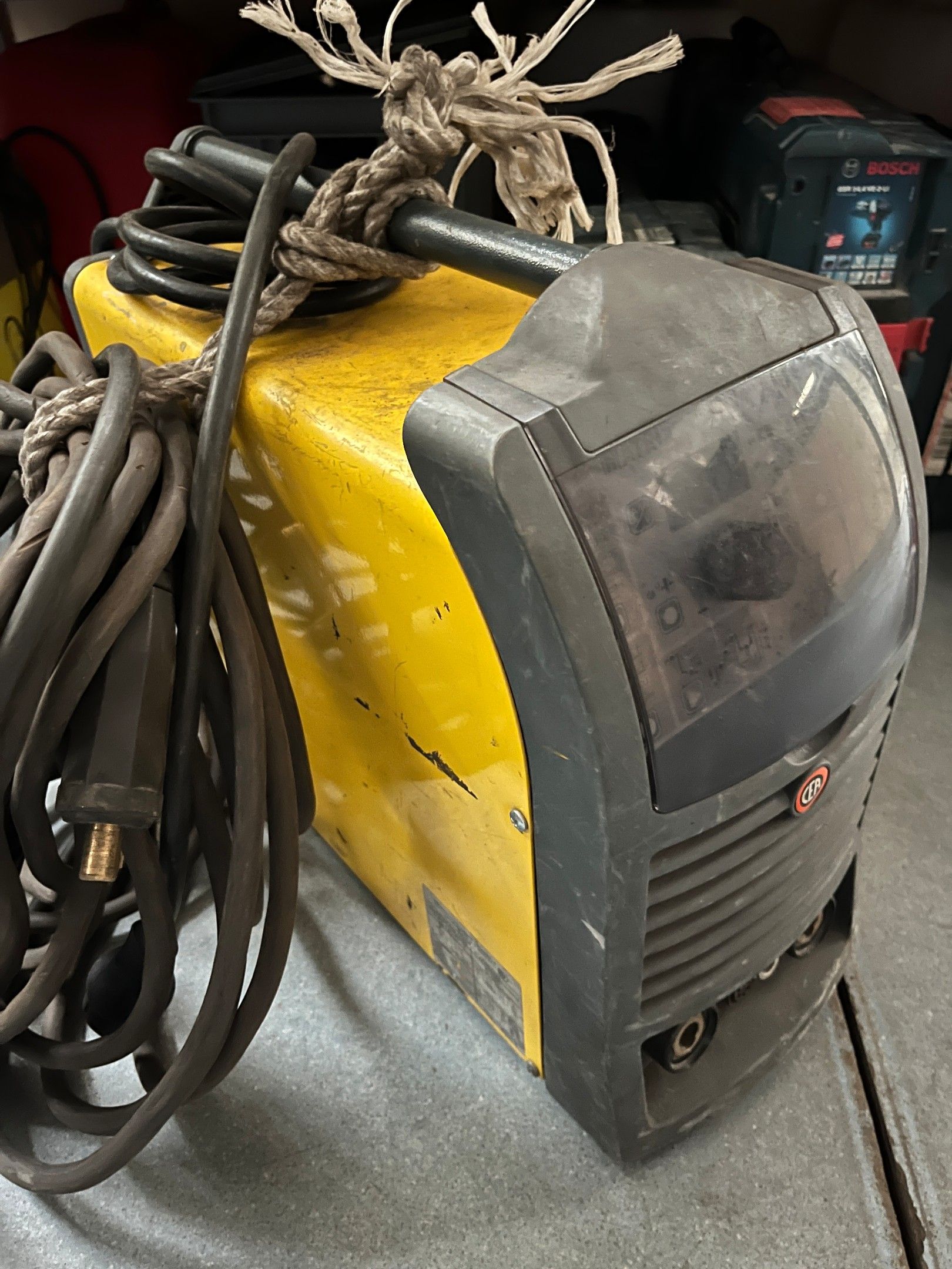un petit poste à souder CEA type Matrin 2200