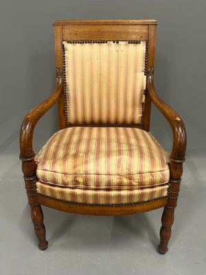 FAUTEUIL à dossier droit en merisier reposant sur des pieds …