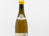 la bouteille de vin est posée sur une surface blanche