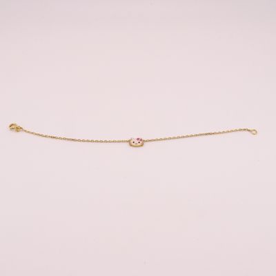 un bracelet en or orné d'un petit œil maléfique