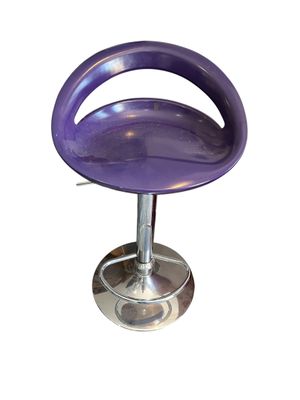 tabouret de bar en plastique violet avec piètement chromé et repose-pieds