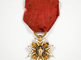 l'image d'une médaille avec une étoile sur une surface blanche