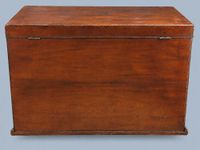 Grande malle-coffre ancienne en bois, de forme rectangulaire… (photo 4)