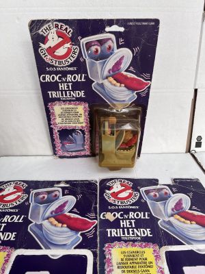 une boîte de pastilles de toilettes dans laquelle se cache un fantôme