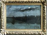 une peinture à l'huile représentant un bateau sur un plan d'eau, avec la pleine lune dans le ciel