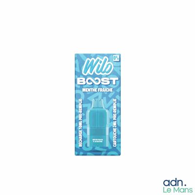 un gros plan d'un tube de dentifrice sur fond blanc