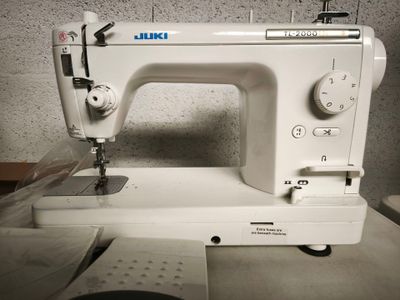 Piqueuse JUKI Réf. TL-2000Qi, avec accessoires (Occasion)