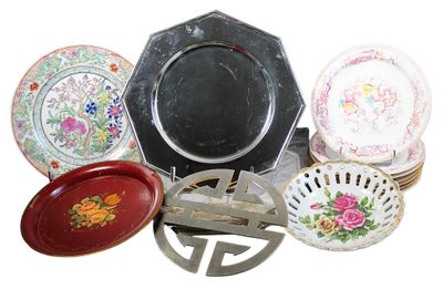 Ensemble comprenant 7 ASSIETTES A DESSERT anglaises, 2 DESSO… - Photo 1