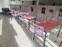 Mobilier du restaurant comprenant grande table haute, 7 tabo… (photo 2)