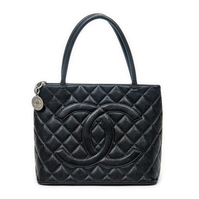 CHANEL - SAC à main modèle "Timeless Medallion Tote" en cuir…