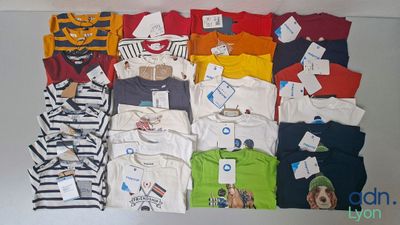 a lot of t - shirts that are on the table