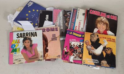 beaucoup de livres sur la table