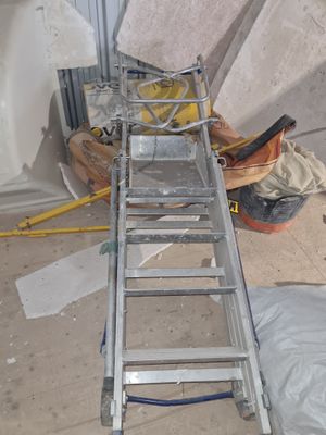 A55 : Escabeau avec plateforme en aluminium - Photo 1