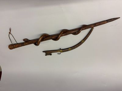 Canne de poilus. En bois sculpté à motif de serpent enroulé … - Photo 1