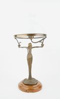 Lampe en bronze à décor de femme nue et jupe feuillage (photo 4)