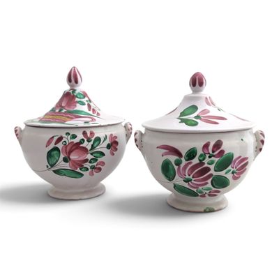 lot de deux sucriers et crémiers roses et blancs ornés de motifs floraux