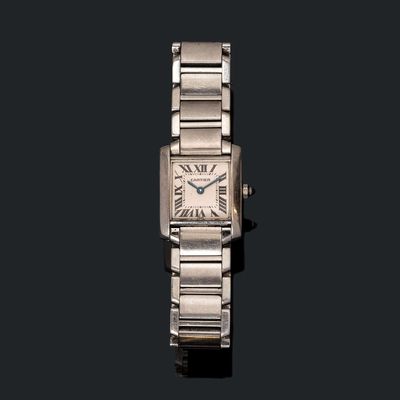 une montre-bracelet pour femme avec des chiffres romains, montée sur un bracelet