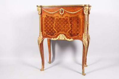 petit cabinet à abattant en place et bronze doré. - Photo 1