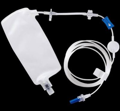 un inhalateur muni d'un tuyau fixé sur le côté