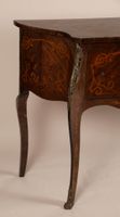 Commode sauteuse de forme galbée toutes faces, en bois de pl… (photo 3)