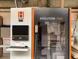 une machine placée au milieu d'une pièce